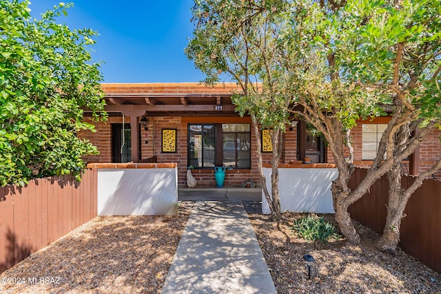 view of front of property featuring a porch