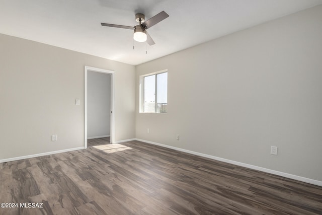 unfurnished room with dark wood-type flooring and ceiling fan