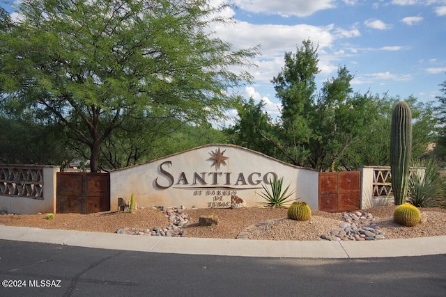 view of community / neighborhood sign