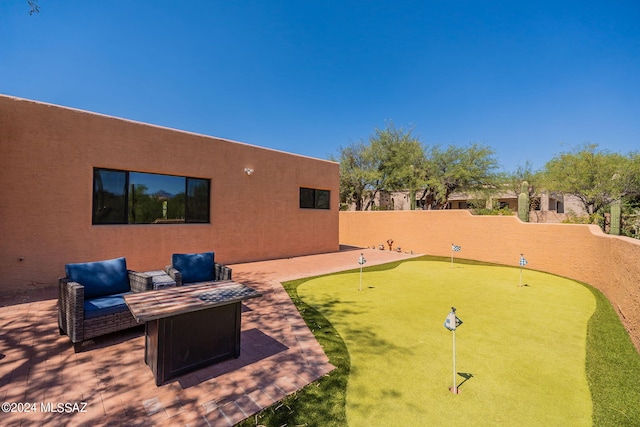 view of yard featuring an outdoor living space with a fire pit