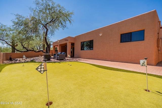 view of yard featuring a patio area