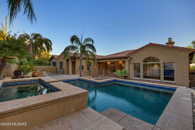 view of pool featuring an in ground hot tub