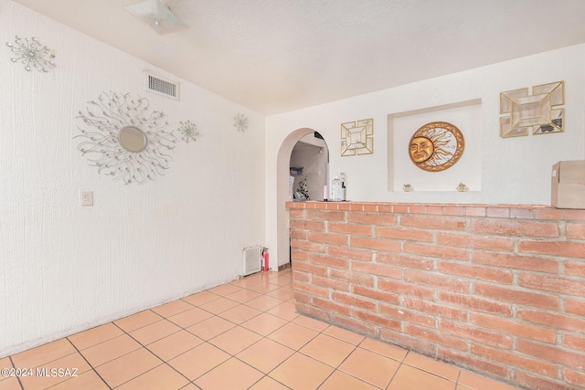 spare room featuring light tile patterned floors