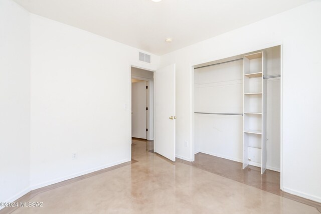 unfurnished bedroom featuring a closet