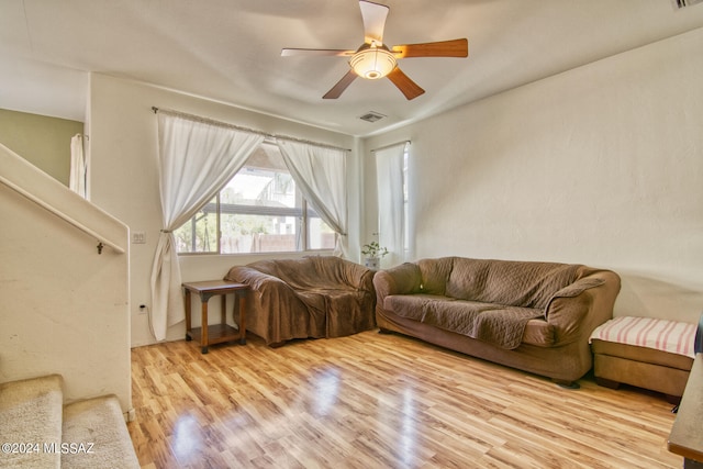 living room featuring light wood-type flooring and ceiling fan