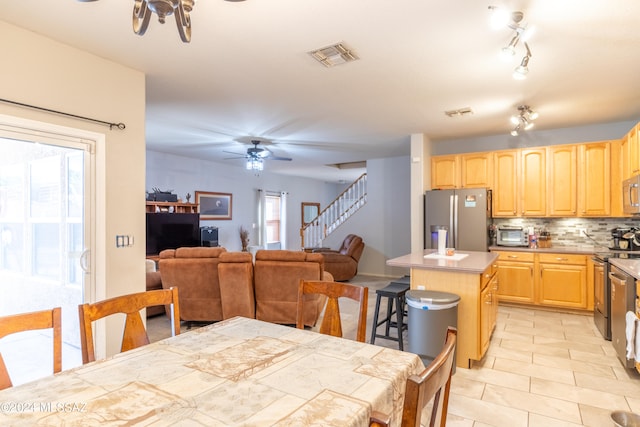 dining room with ceiling fan