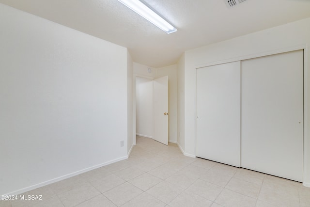 unfurnished bedroom featuring a closet