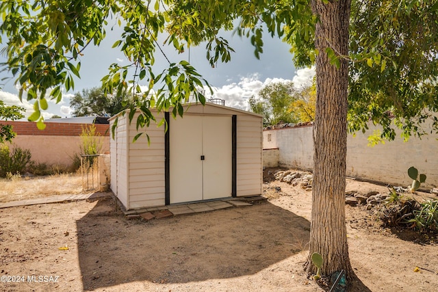 view of outbuilding