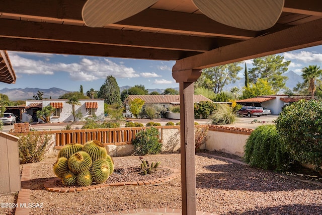 view of yard with a mountain view