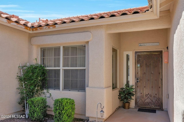 property entrance featuring stucco siding