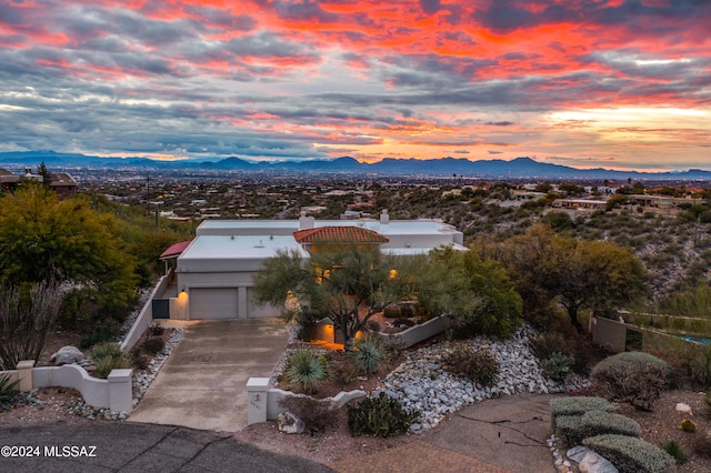 view of front of house featuring a mountain view