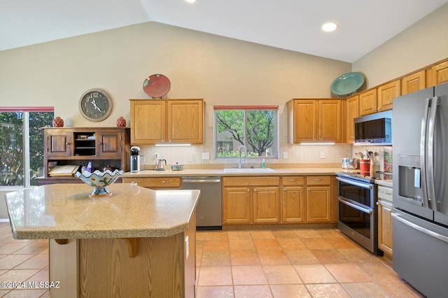 1892 E E Clf, Swallow Trail, Green Valley, AZ 85614 - kitchen featuring a sink, appliances with stainless steel finishes, decorative backsplash, and high vaulted ceiling