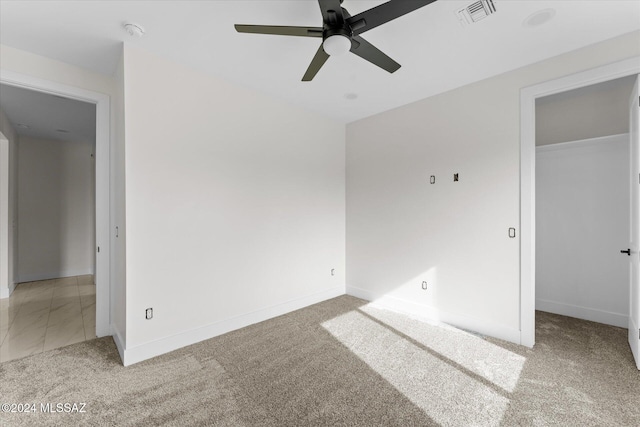 carpeted empty room featuring ceiling fan