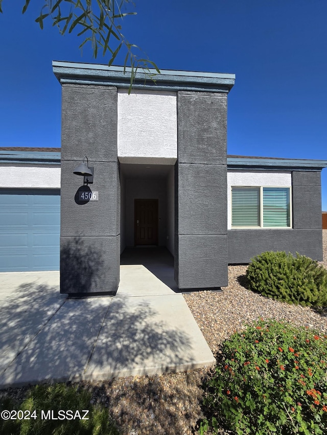 view of front of home featuring a garage