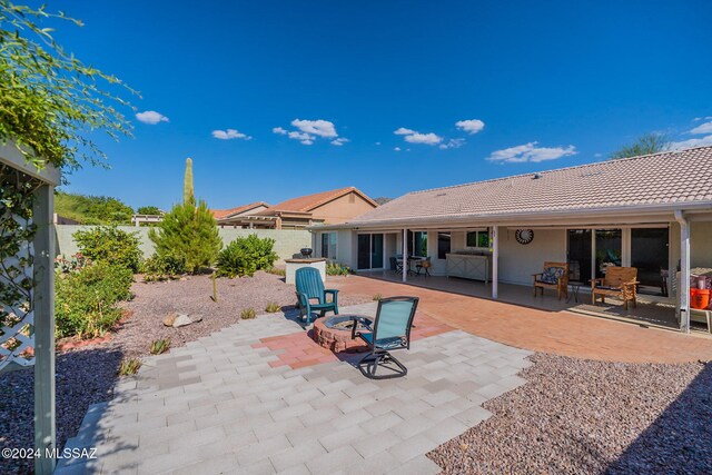 view of patio featuring a fenced backyard and a fire pit