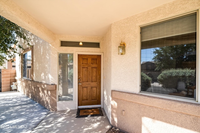 view of exterior entry with stucco siding