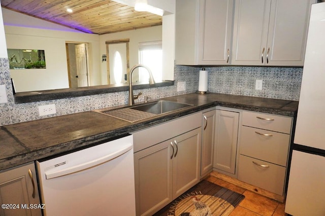 kitchen featuring sink, gray cabinetry, wooden ceiling, white appliances, and decorative backsplash