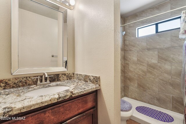 bathroom with a shower with curtain, vanity, and toilet