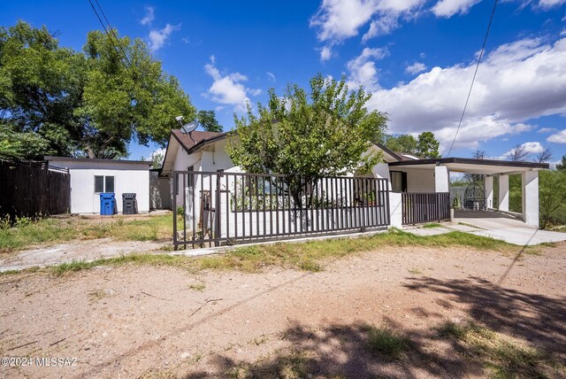 view of front of property