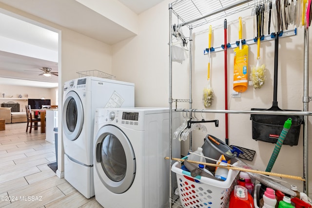 clothes washing area featuring ceiling fan, light wood-type flooring, and washing machine and dryer