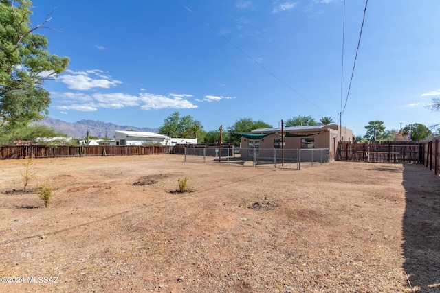 view of yard with a mountain view