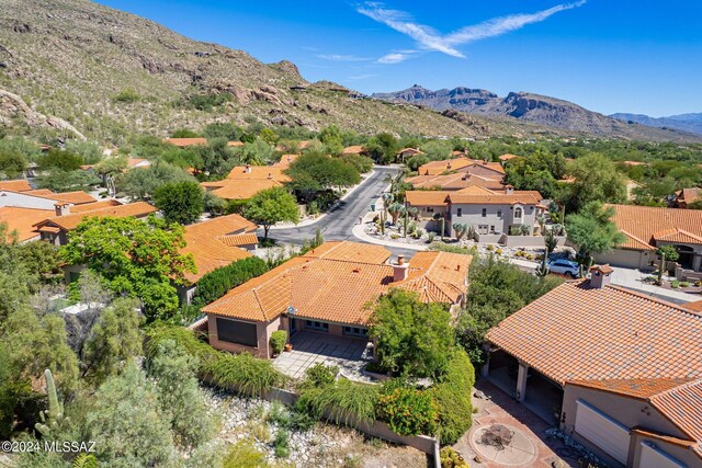 drone / aerial view featuring a mountain view