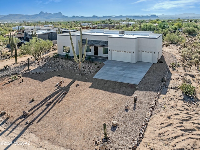 view of front of property featuring a mountain view and a garage