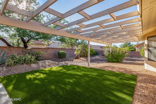 view of yard featuring a pergola