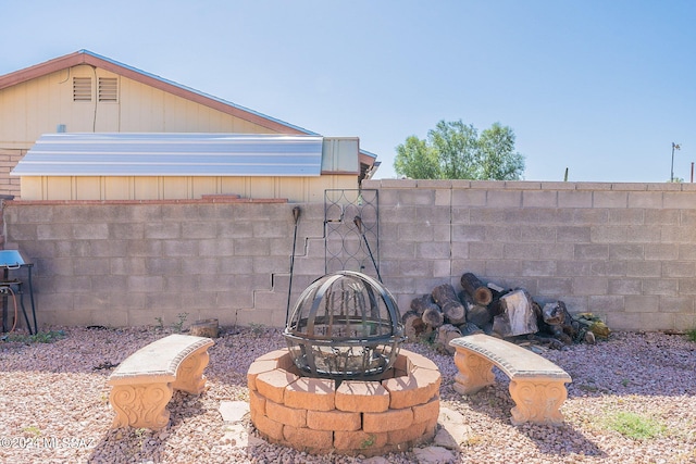 view of yard featuring an outdoor fire pit