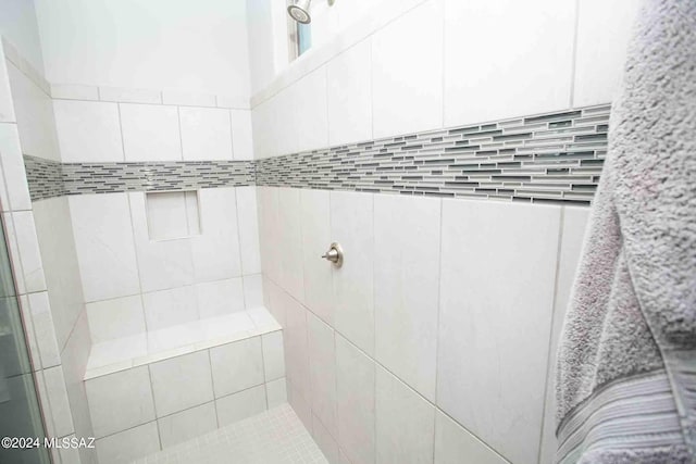 bathroom featuring tiled shower