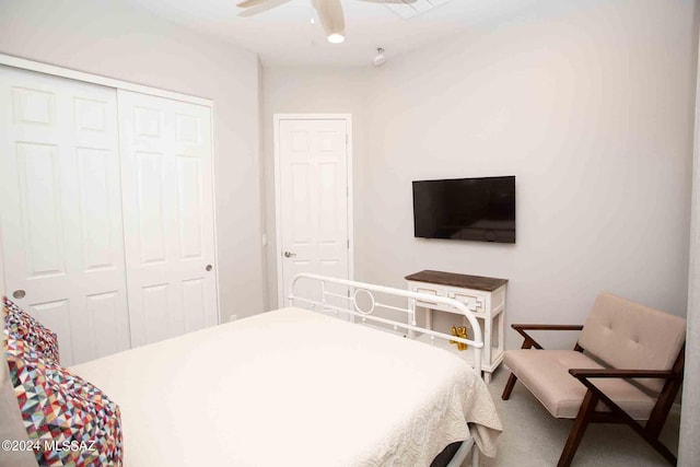 bedroom with ceiling fan, carpet floors, and a closet