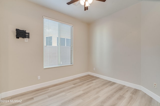 empty room featuring light hardwood / wood-style floors and ceiling fan