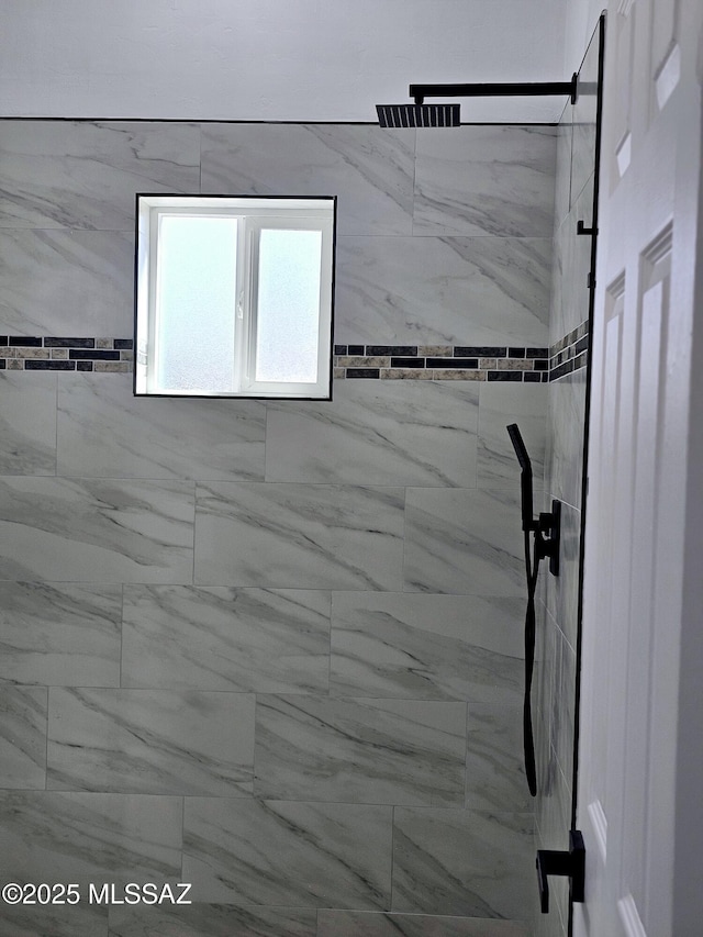 bathroom featuring a tile shower