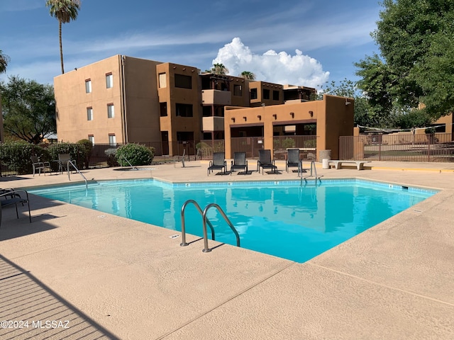 view of swimming pool