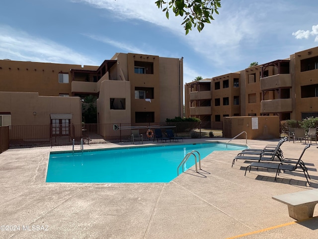 view of swimming pool