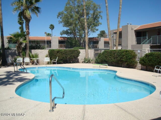 view of swimming pool