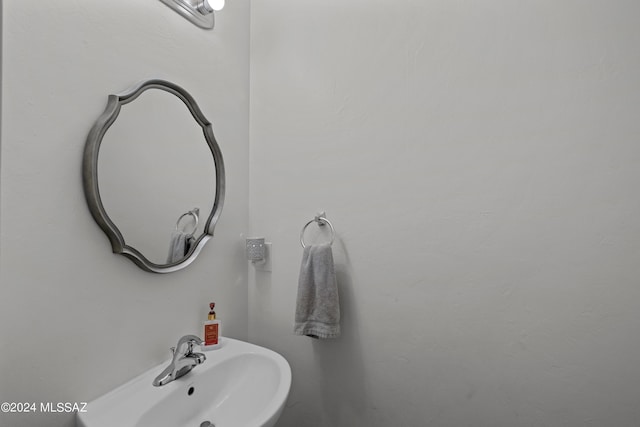 398 W Cedar Chase Dr, Green Valley, AZ 85614 - bathroom with a sink