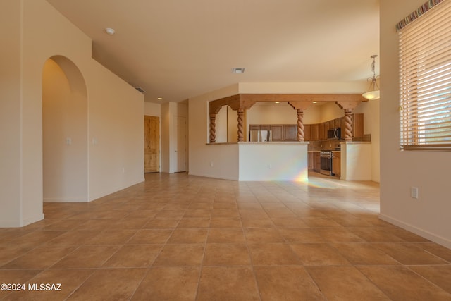 spare room featuring light tile patterned floors