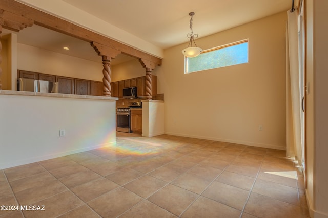 spare room featuring light tile patterned floors