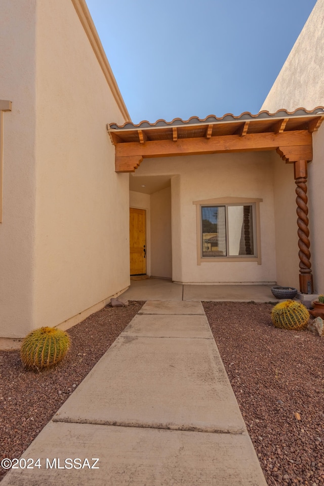 property entrance featuring a patio area