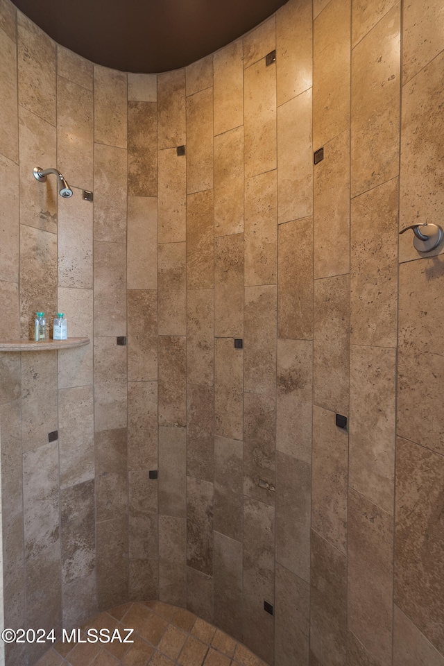 interior details with a tile shower