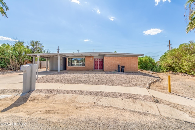 single story home with a carport