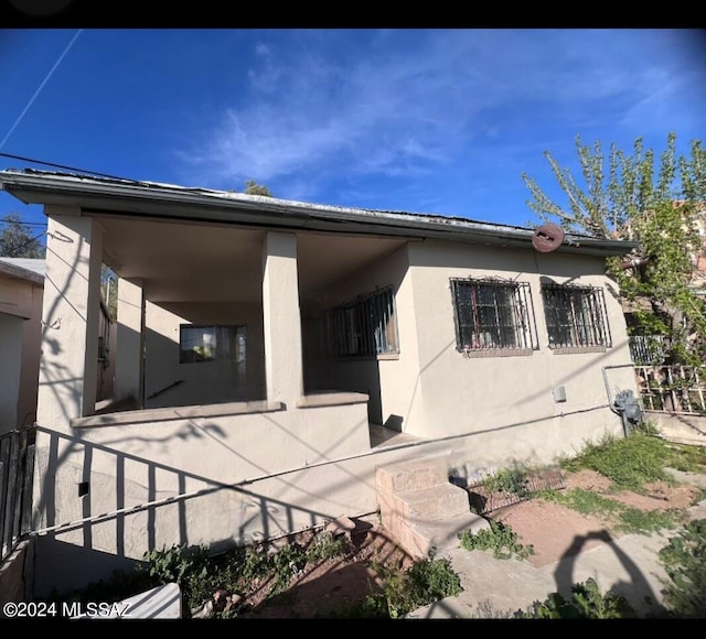 view of front of home featuring a porch