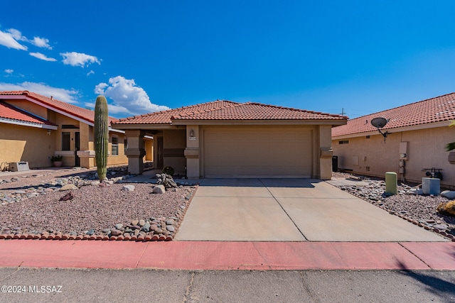 view of front facade featuring a garage