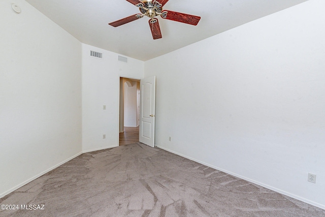 unfurnished room with light carpet and ceiling fan