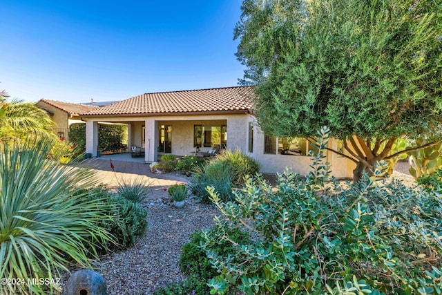 view of front of property featuring a patio