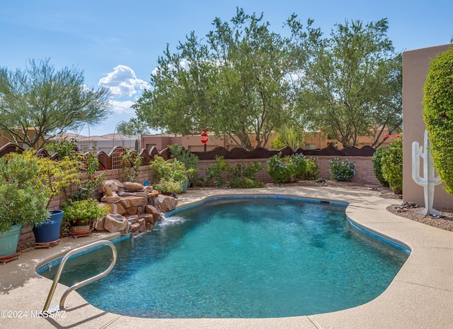 view of pool with pool water feature