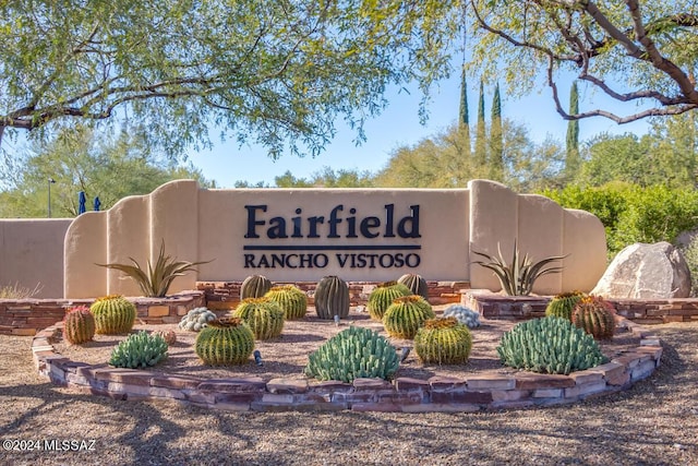 view of community / neighborhood sign