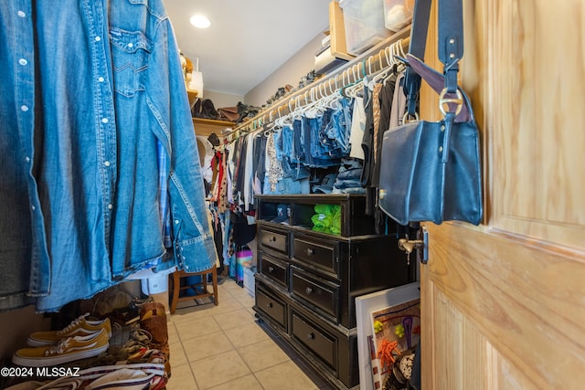 walk in closet featuring light tile patterned flooring