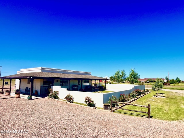 view of front facade with a front lawn